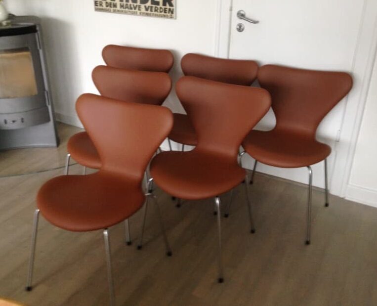 Arne Jacobsen 7 stol i cognac savannelæder {{brizy_dc_image_alt imageSrc=
